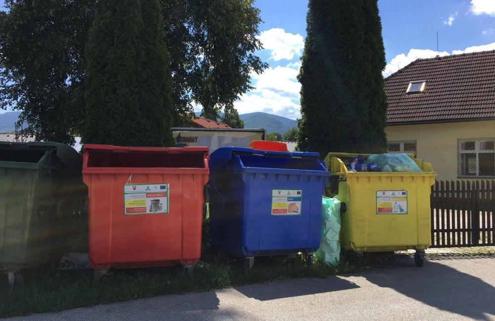 Zberné nádoby na plasty sú vo viacerých častiach mesta sústavne preplnené, foto 4