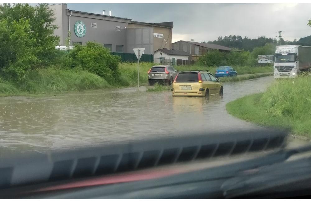 FOTO: Výdatný dážď zaplavil viacero ciest v Žiline a mestských častiach, foto 16