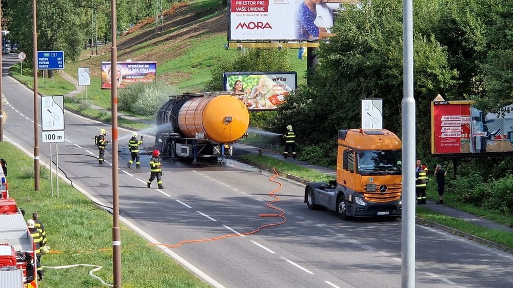 FOTO: Horiaci kamión na Košickej ulici v Žiline, foto 6