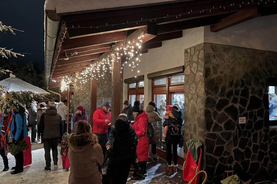 FOTO: V žilinskom lesoparku rozsvietili vianočný stromček, foto 12