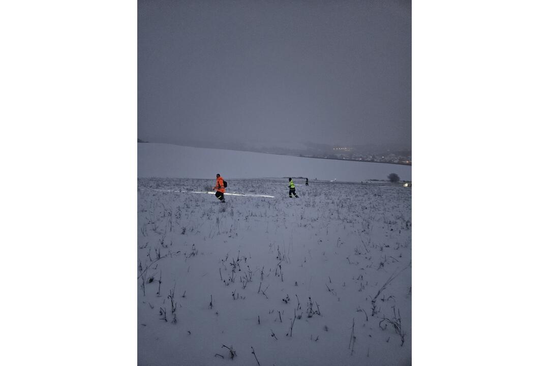 FOTO: Záchranné zložky v chumelici prehľadávali okolie Žiliny, foto 15