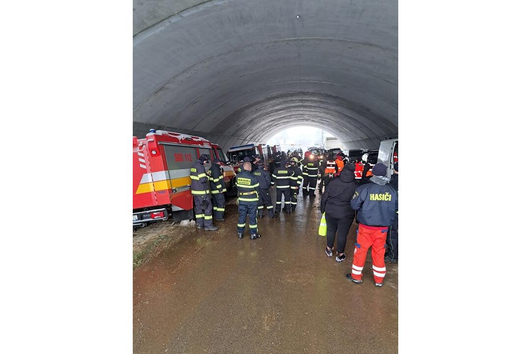 FOTO: Záchranné zložky v chumelici prehľadávali okolie Žiliny, foto 37