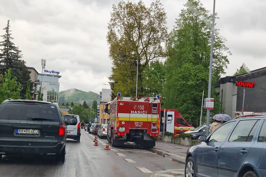 FOTO: Zásah hasičov na stavebnej škole v Žiline, foto 1