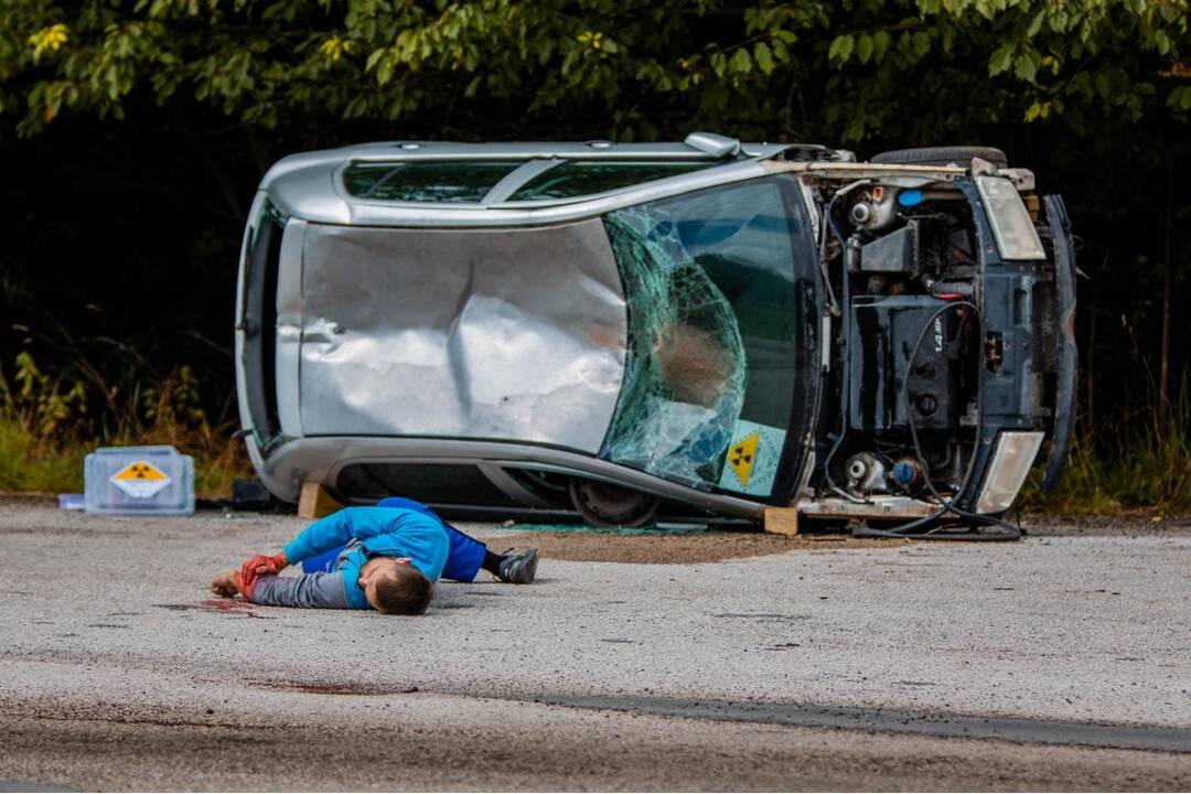 FOTO: Zásah hasičov pri nehode auta s rádioaktívnou látkou, foto 6