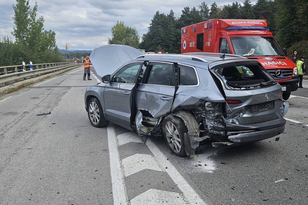 FOTO: Nehoda pred priechodom pre chodcov pri Bytči, foto 5