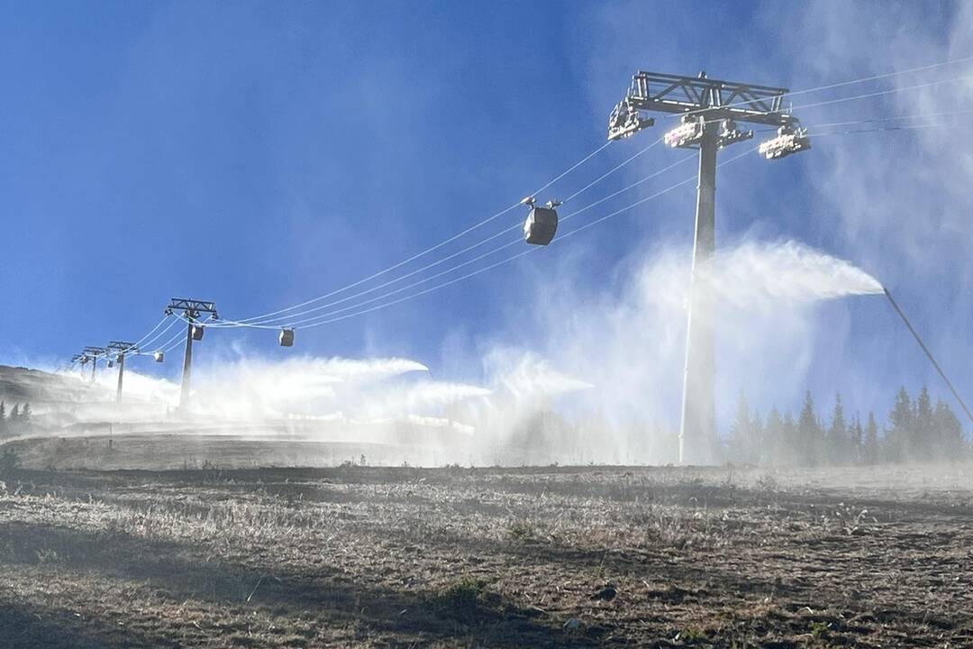 FOTO: Lyžiarske stredisko Jasná sa má za sebou prvé zasnežovanie, foto 1