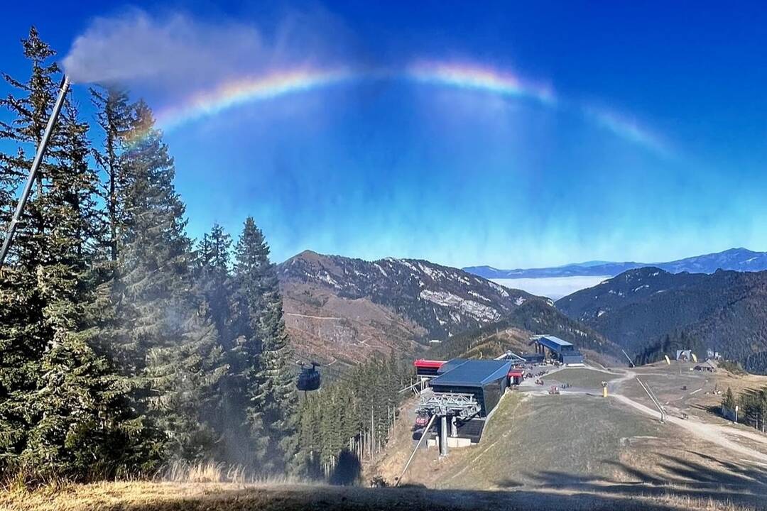 FOTO: Lyžiarske stredisko Jasná sa má za sebou prvé zasnežovanie, foto 2