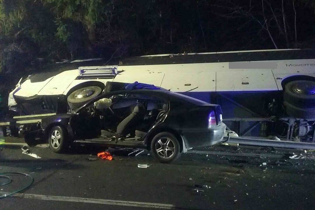 FOTO: Takto dopadlo auto po zrážke s autobusom na Orave, foto 3