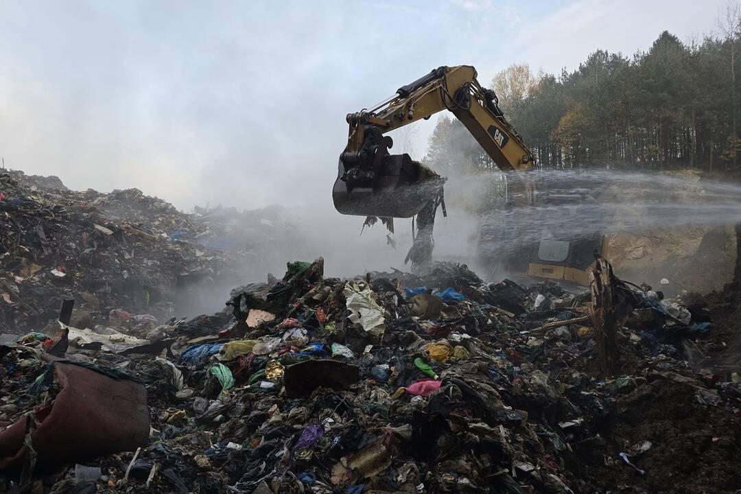 FOTO: Skládka odpadu v Šuji horela dvakrát po sebe, foto 3