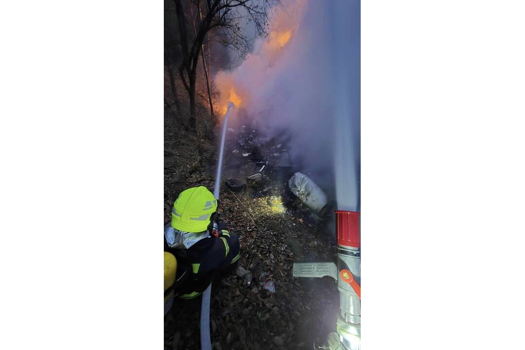 FOTO: Skládka odpadu v Šuji horela dvakrát po sebe, foto 10