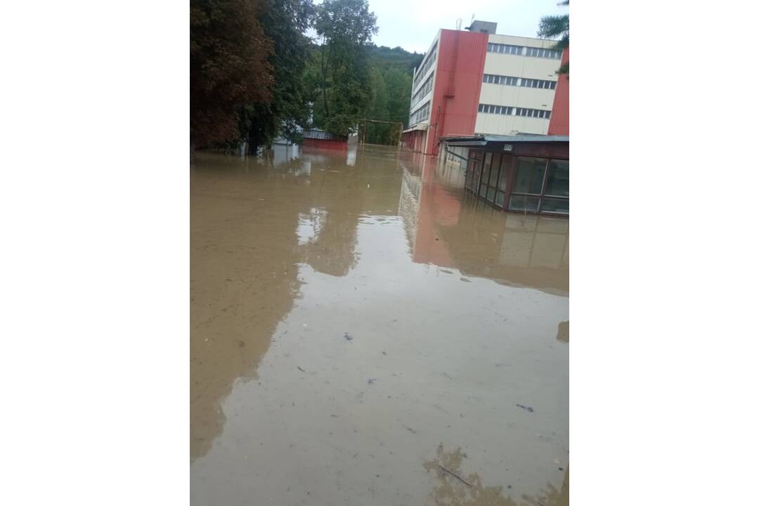 FOTO: Výrobné družstvo Okrasa v Čadci sa stavia na nohy po povodniach, foto 1