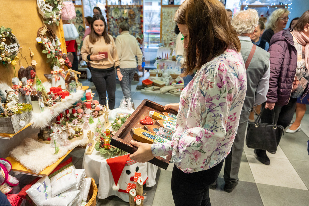 FOTO: Na Úrade ŽSK otvorili tradičnú výstavu Vianoce našimi rukami, foto 16