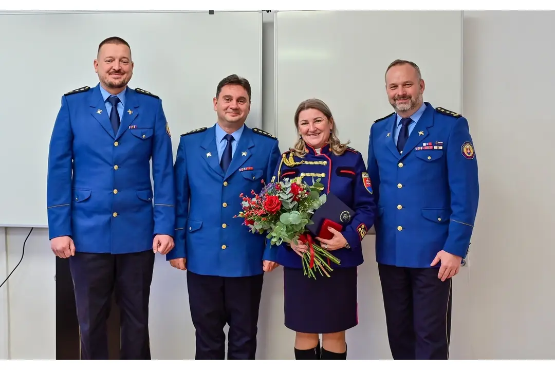 FOTO: Hasiči sa po 21 rokoch lúčia riaditeľkou strednej požiarnej školy v Žiline, foto 1