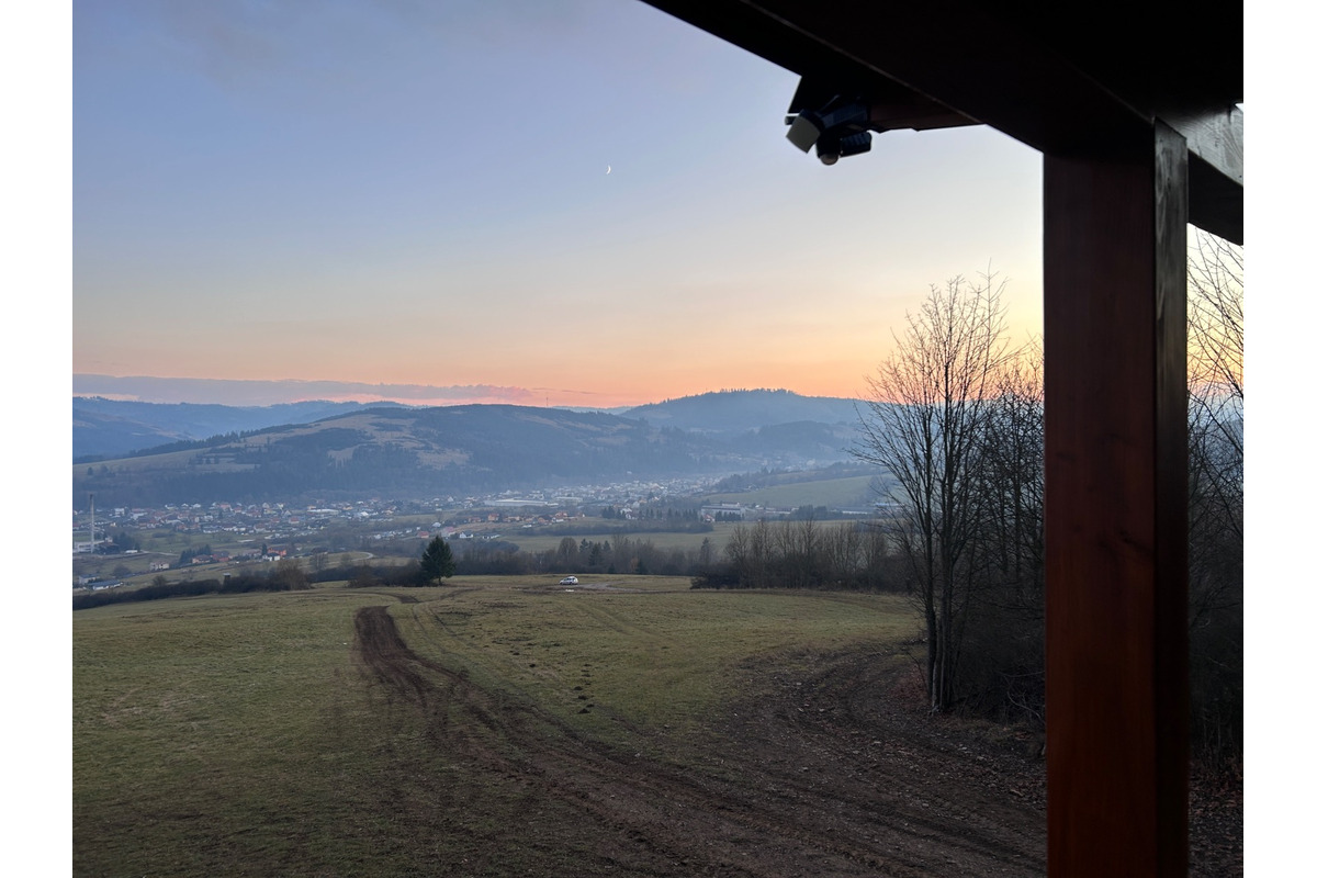 FOTO: Obrovské vyhliadkové lavičky na Kysuciach. Ako sa k nim dostanete?, foto 1