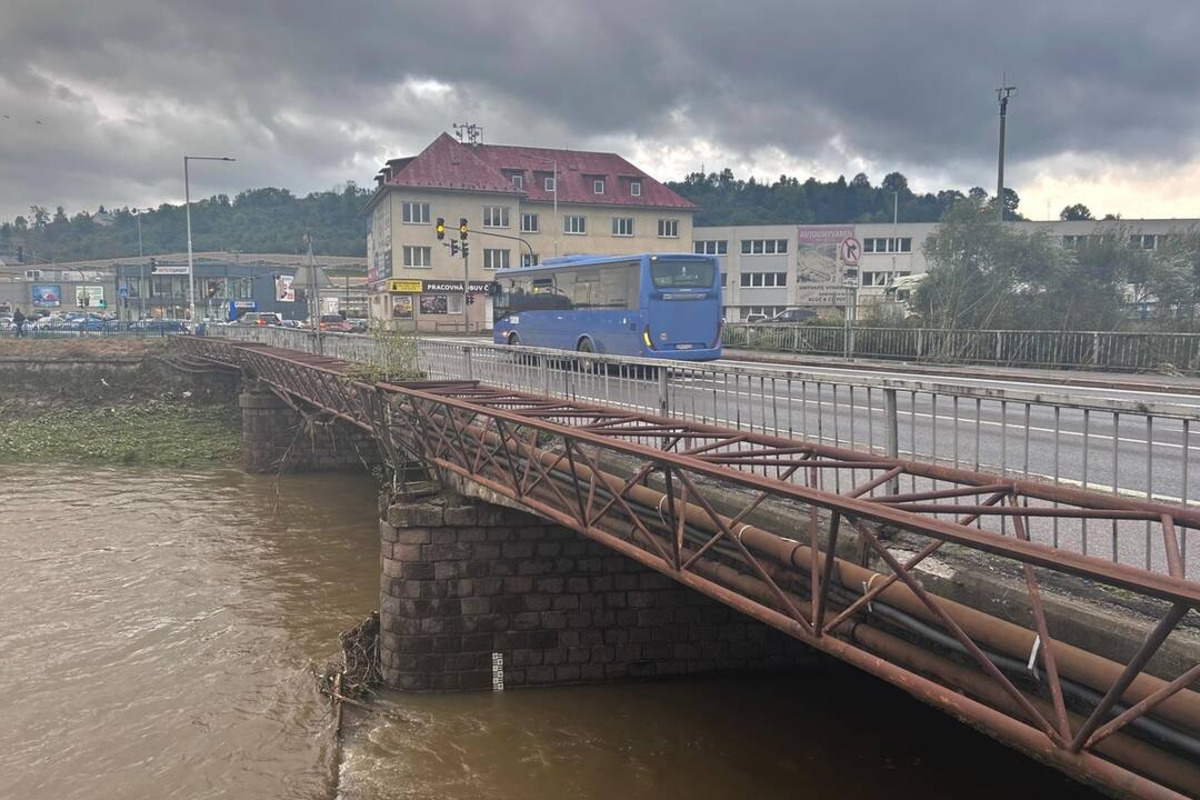 FOTO: Most v Čadci potrebuje rekonštrukciu. Odkladá sa kvôli nezhodám v preložke elektrického vedenia, foto 3