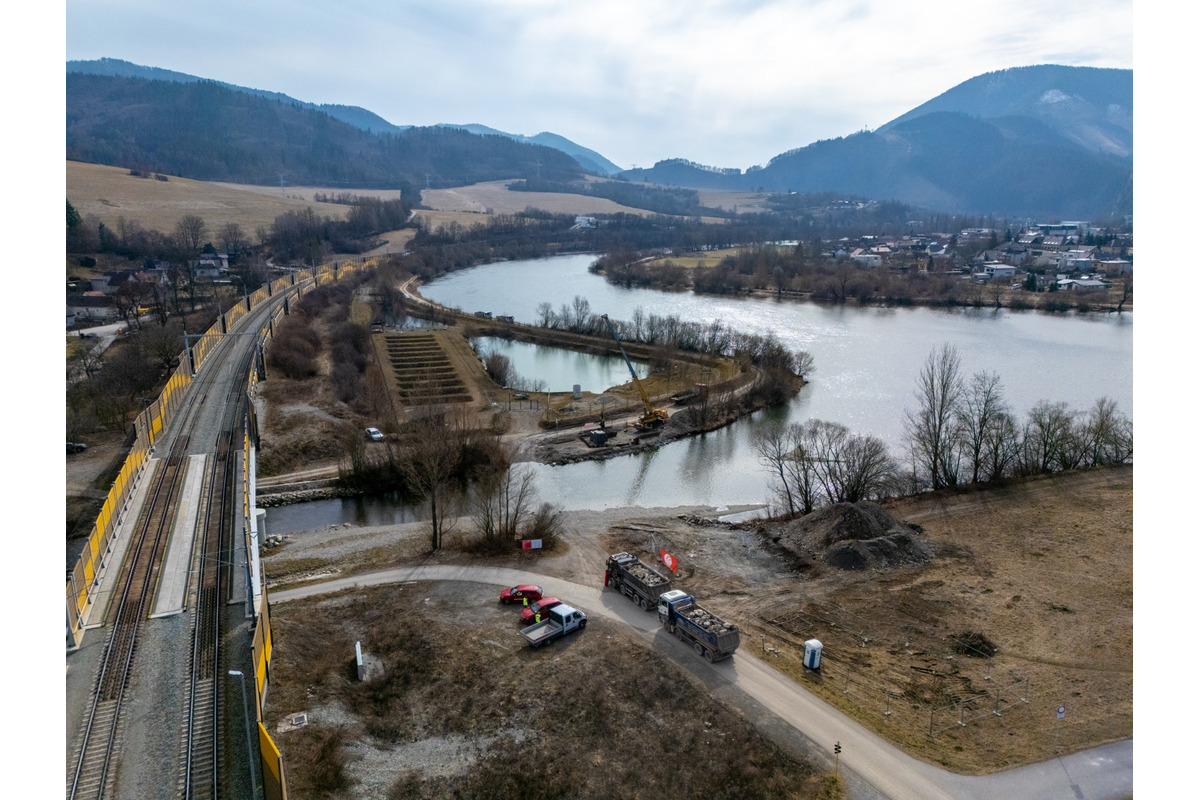 FOTO: Takto pokračuje výstavba Vážskej cyklotrasy v Žilinskom kraji, foto 20