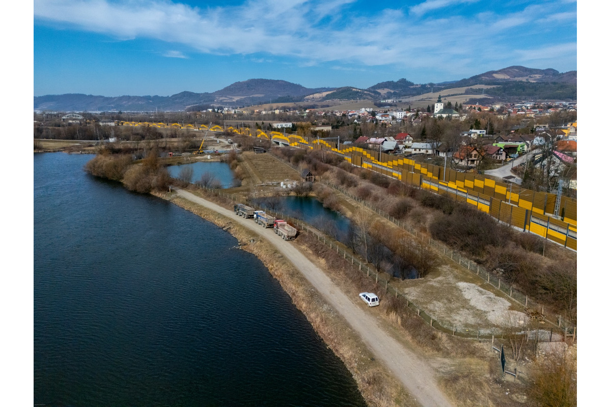 FOTO: Takto pokračuje výstavba Vážskej cyklotrasy v Žilinskom kraji, foto 24